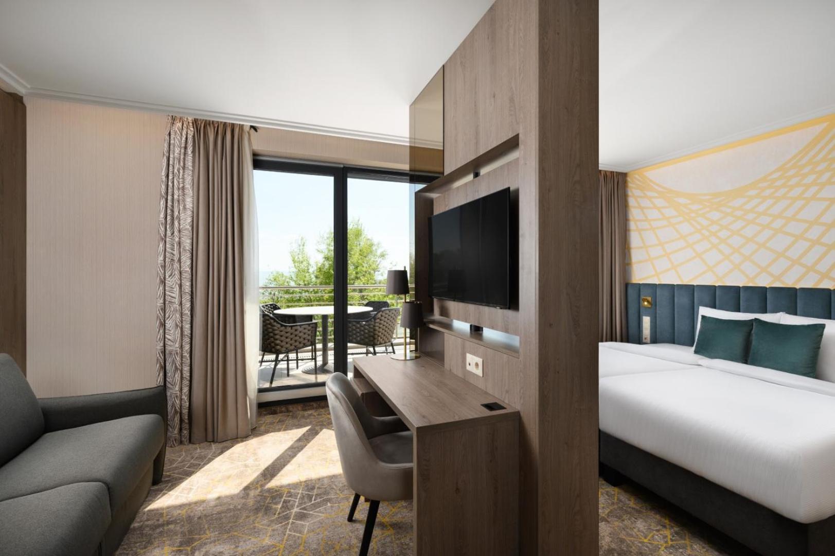 Hotel Kenese Bay Garden & Conference 4*
