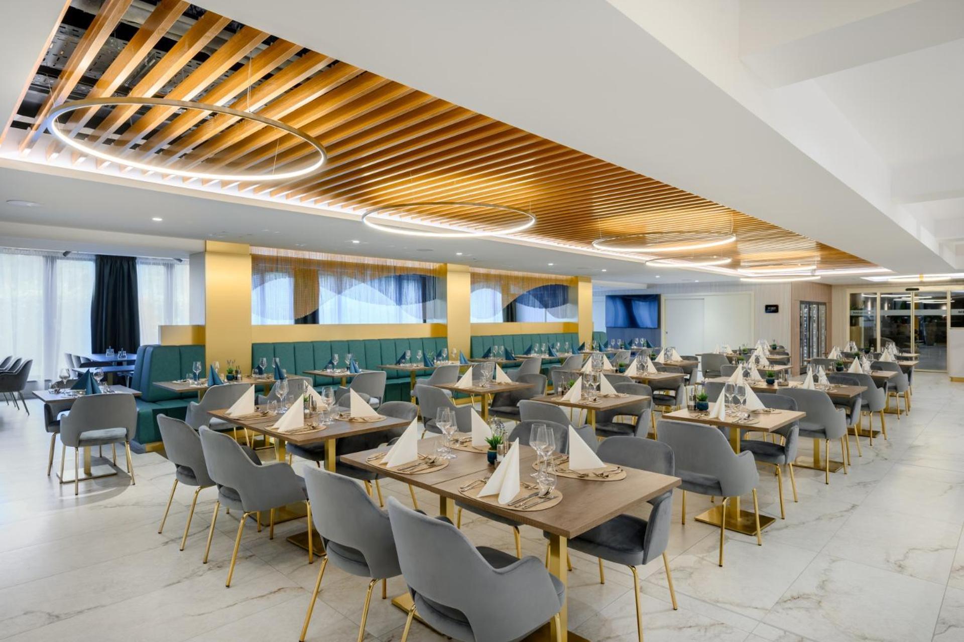 Hotel Kenese Bay Garden & Conference