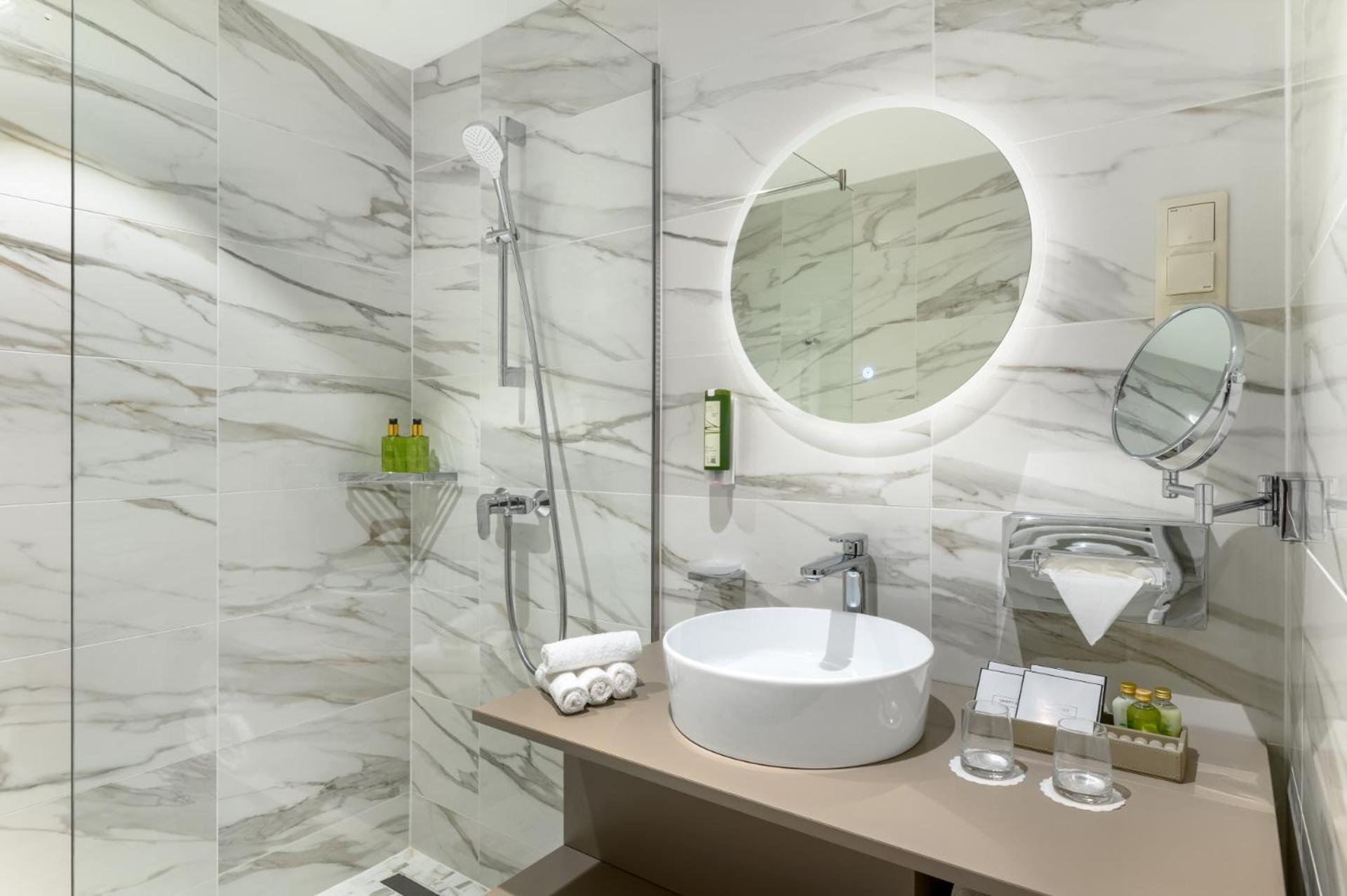 Hotel Kenese Bay Garden & Conference 4*